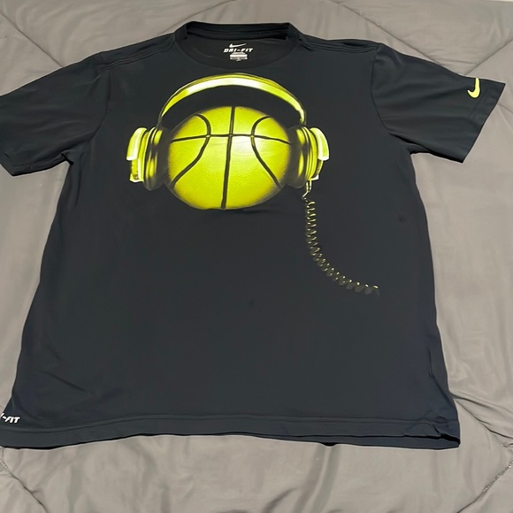 Nike dry fit t shirt - Picture 1 of 2